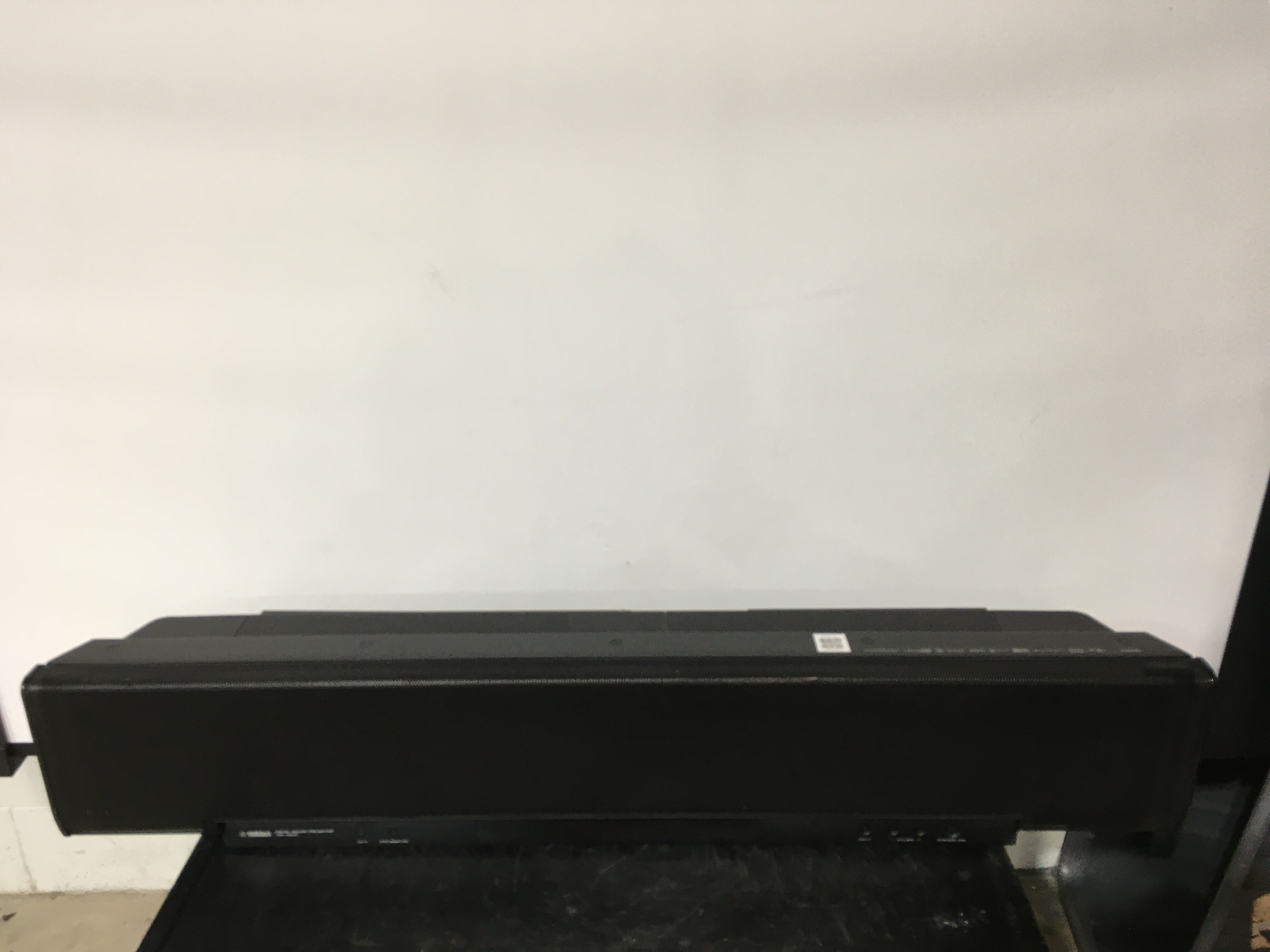 Yamaha Ysp-4000 Digital Sound bar W/ Accessories and Wall Mount
