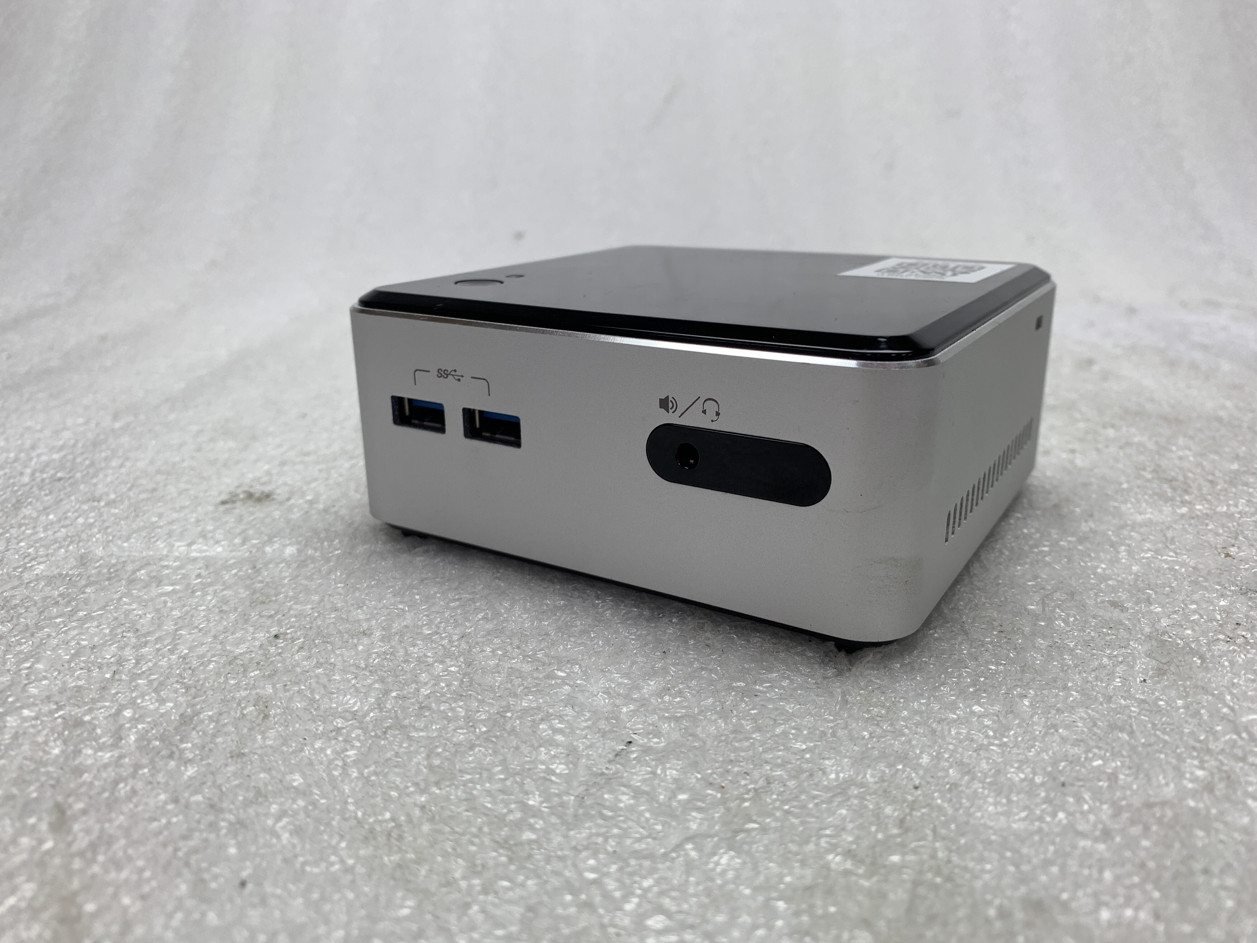 Intel NUC D54250WYKH Intel Core i5-4250U 1.3GHz 8GB RAM 128GB SSD