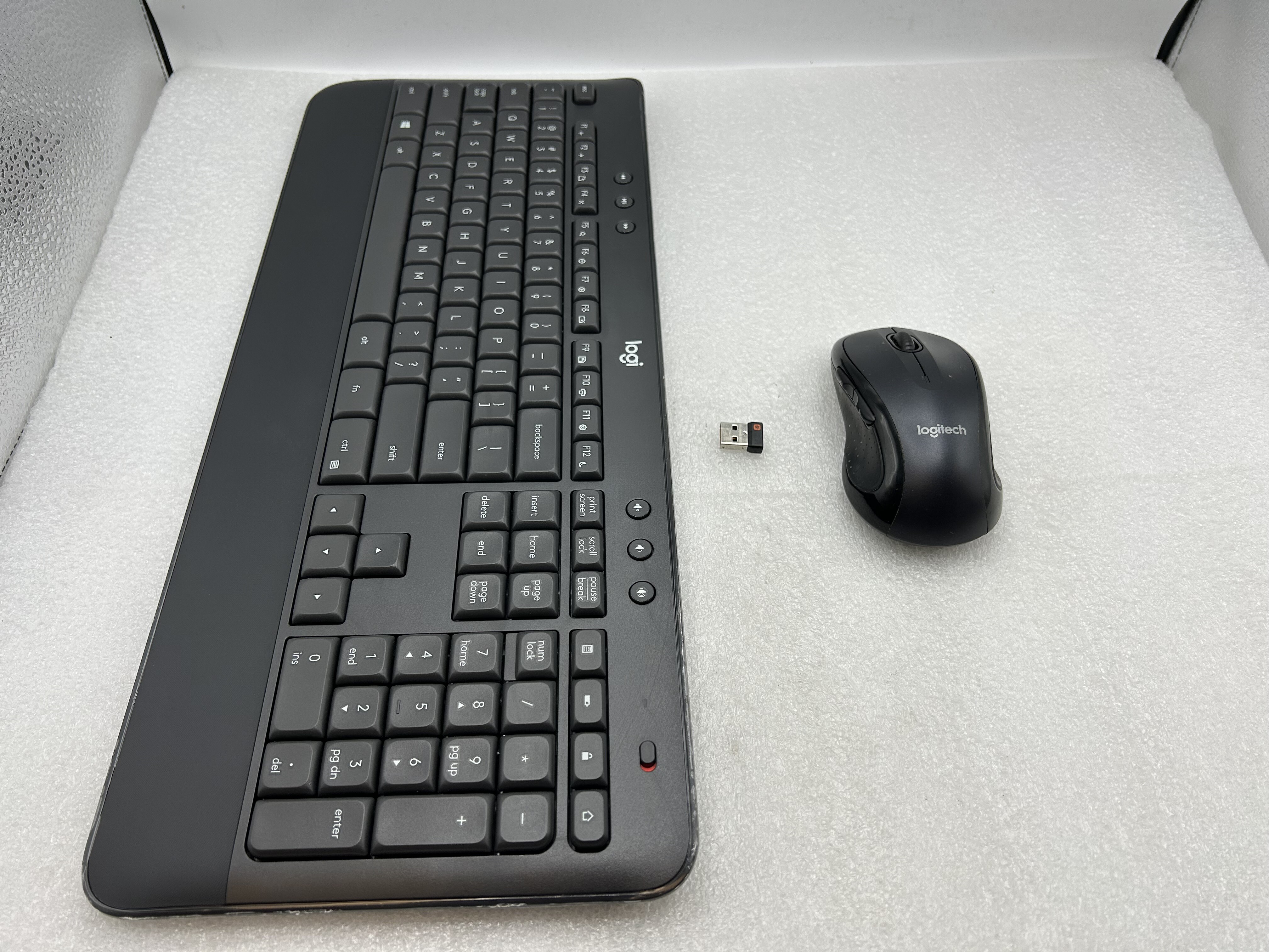 Logitech K545 & M510 Wireless Mouse and Keyboard Combo w/ Uni