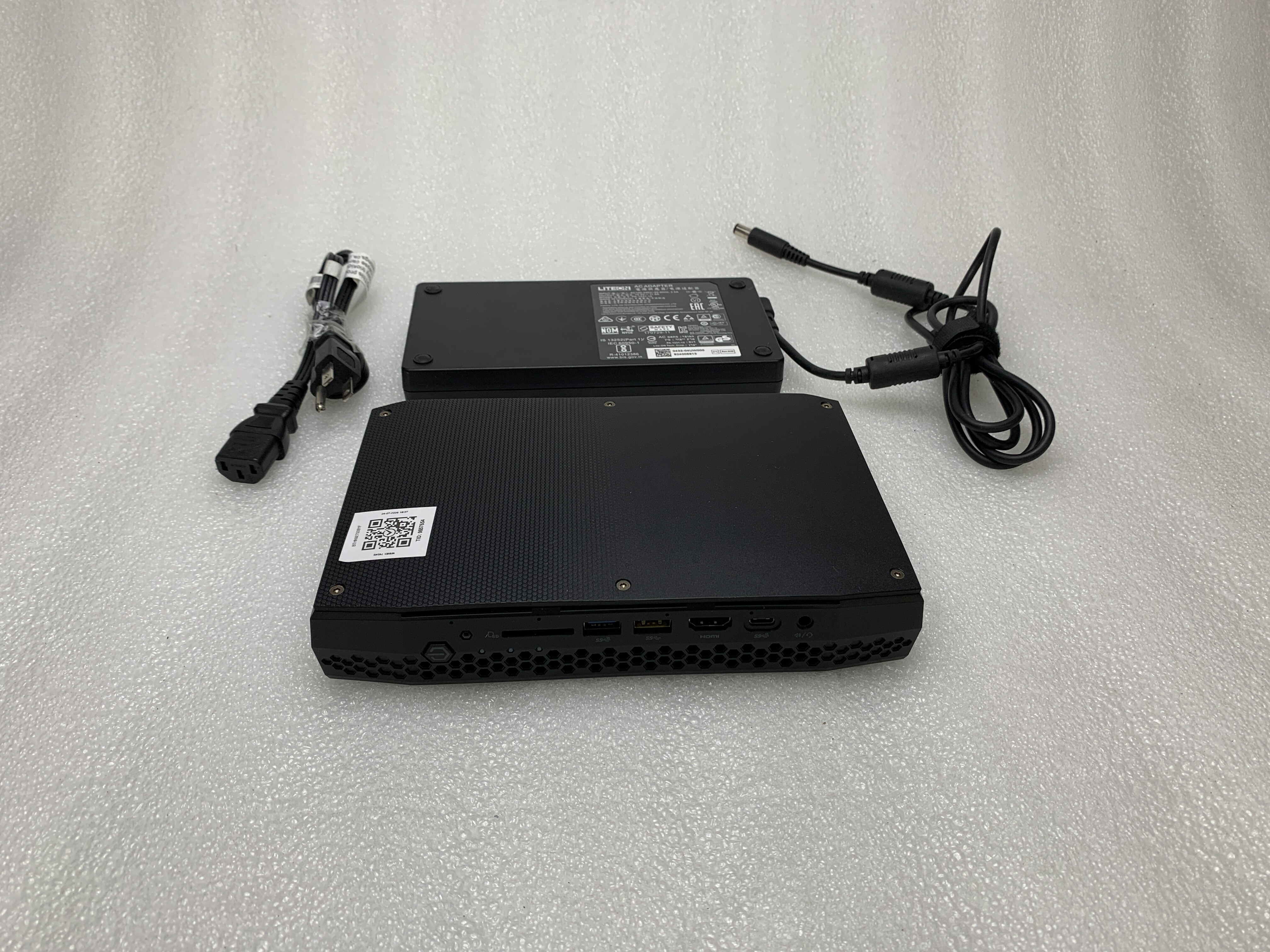 Intel NUC8i7HVK Core i7-8809G 3.1GHz 32GB RAM 500GB SSD AMD RADEON