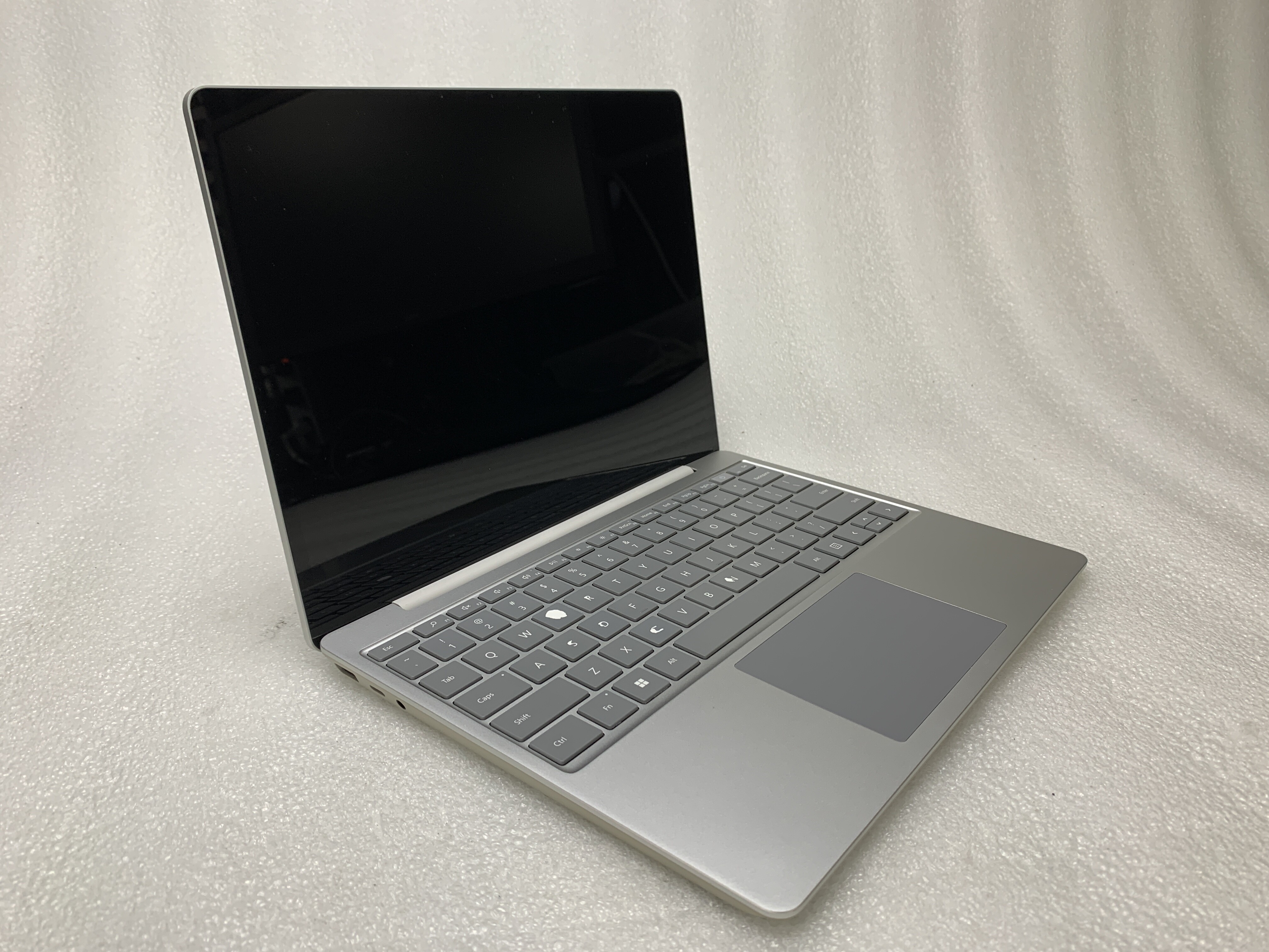 日本初公式 【良品♪】Microsoft Surface Laptop 2[Core i5 8350U 1.9