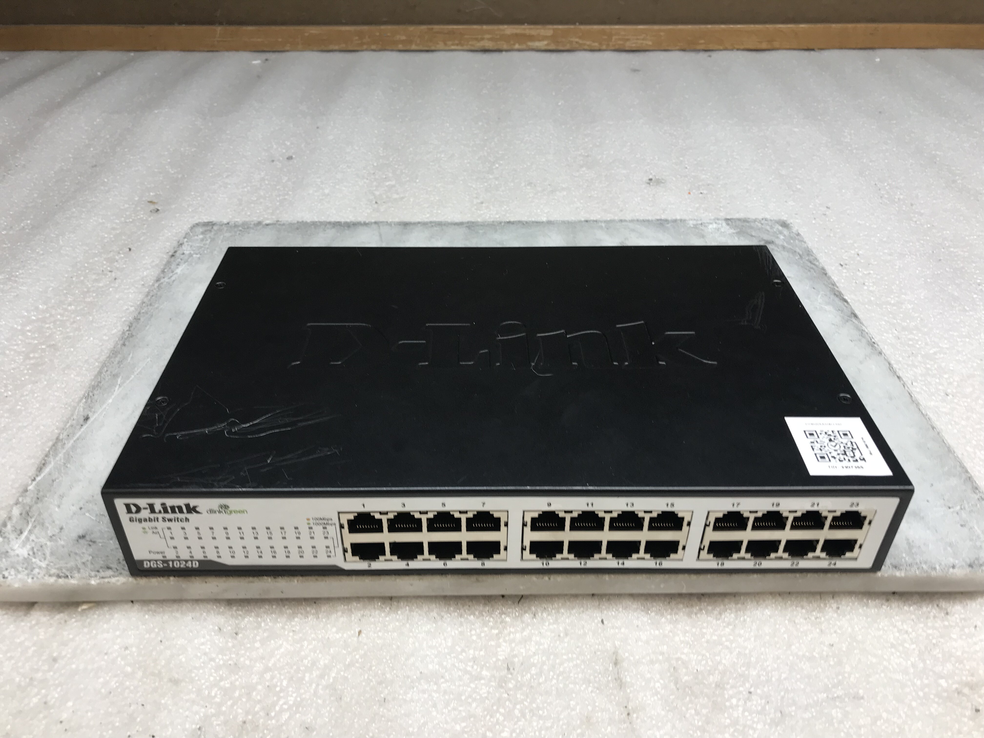 D-Link DGS-1024D 24 Port Unmanaged 100 / 1000 Gigabit Ethernet